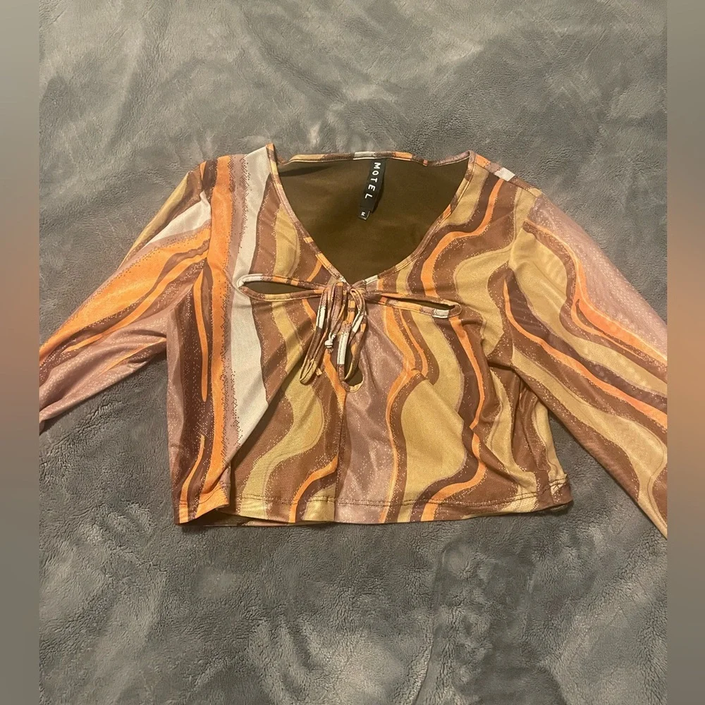 Motel Rocks - Earthy Gradient Top - Picture 4 of 7